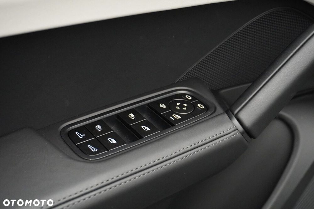 Porsche Cayenne - 17