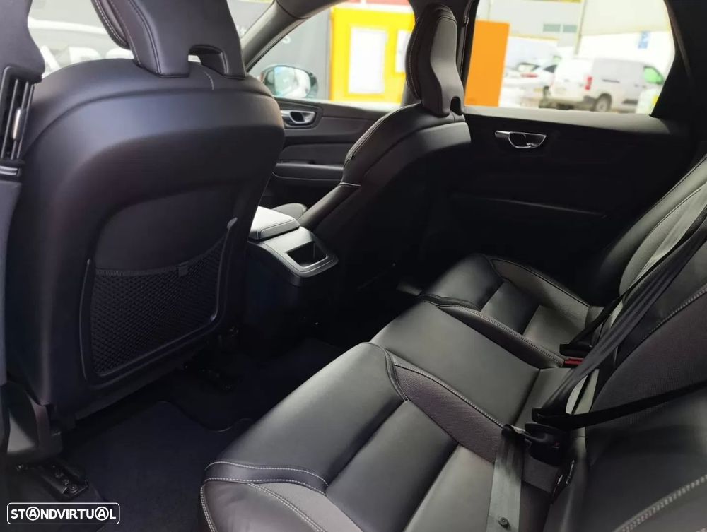 Volvo XC 60 2.0 B4 R-Design - 23