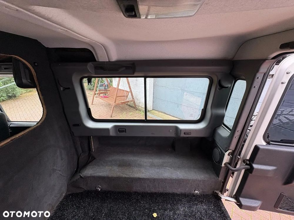 Land Rover Defender 110 SE - 20