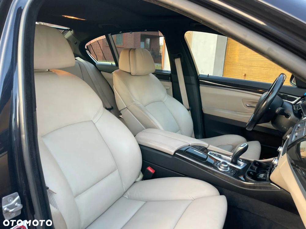 BMW Seria 5 528i xDrive - 11