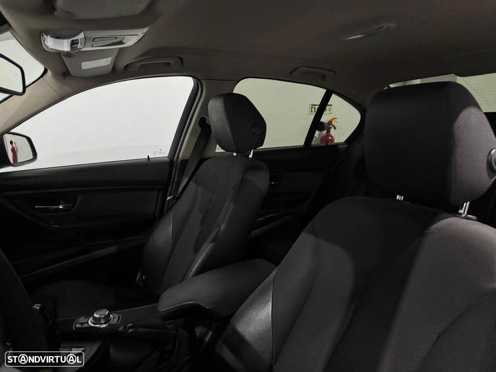 BMW 320 d Pack M Auto - 11