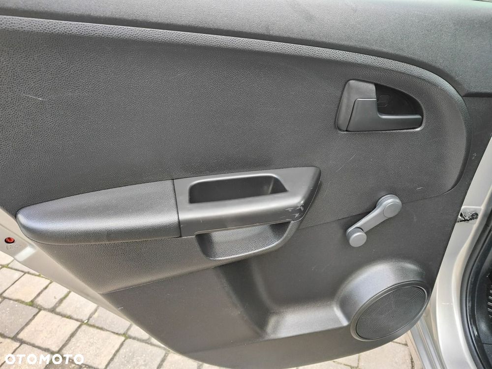 Kia Venga - 27