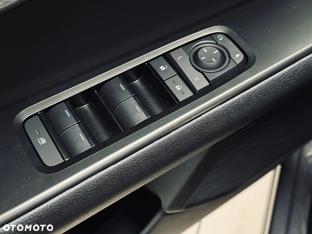 Lexus UX 300h Business - 12