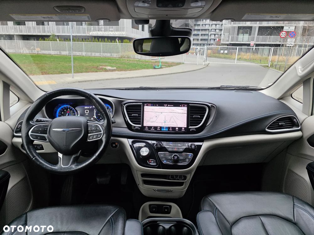 Chrysler Pacifica - 10