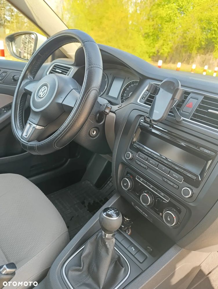 Volkswagen Jetta 1.6 TDI Comfortline - 6