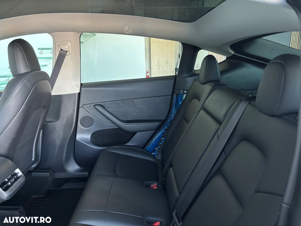 Tesla Model Y - 11