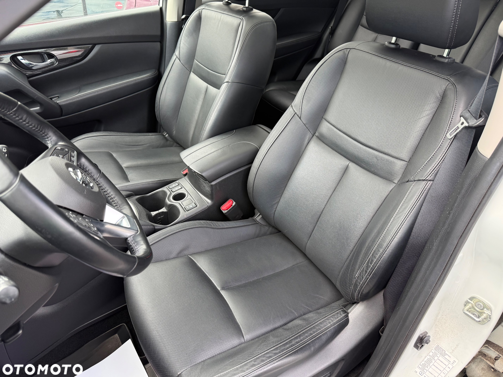 Nissan X-Trail 1.6 DIG-T Tekna 2WD 7os - 26