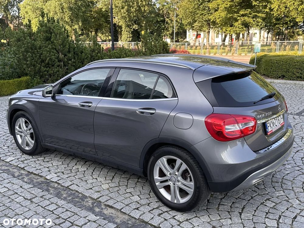 Mercedes-Benz GLA 200 7G-DCT - 8