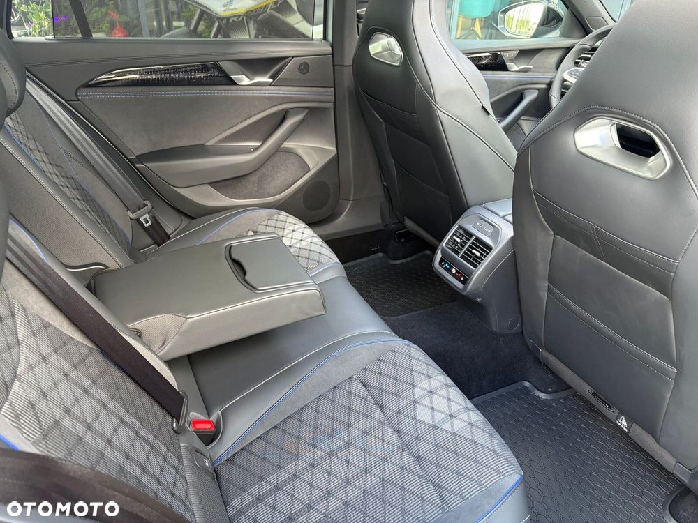 Volkswagen Passat Variant 2.0 TDI SCR R-Line Plus DSG - 18