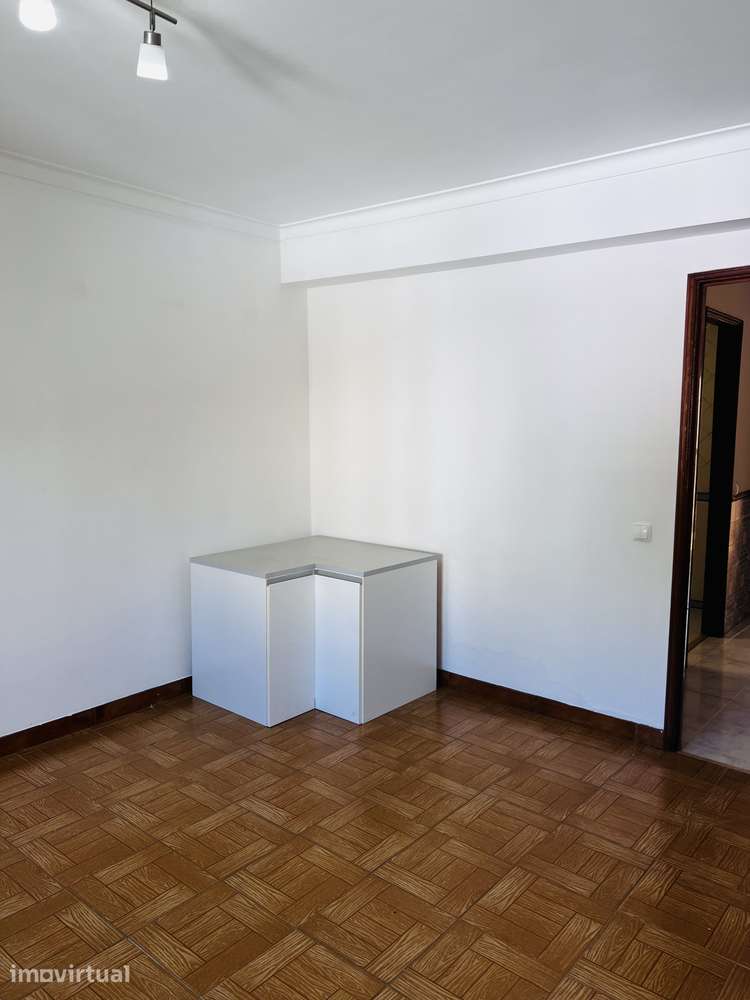 Excelente Apartamento T2 com varanda no Sobralinho - Grande imagem: 4/12