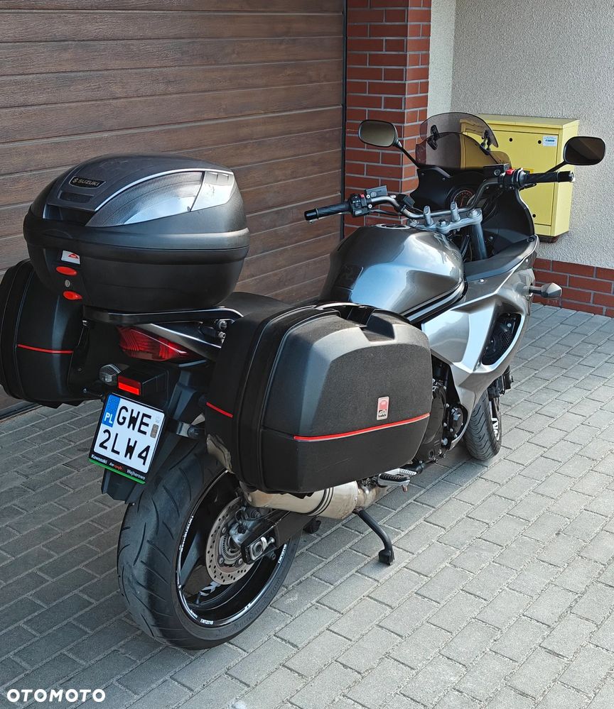 Suzuki GSX - 6