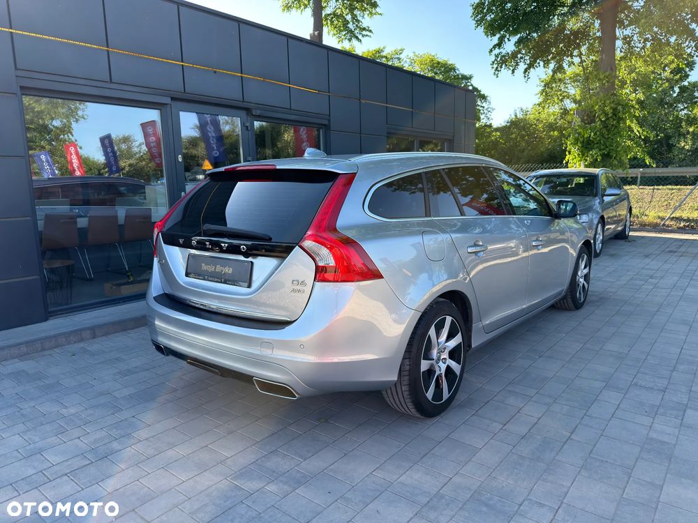Volvo V60 D6 AWD Plug-in Hybrid R-Design Momentum - 15