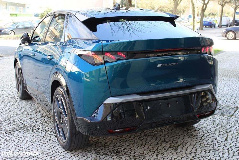Peugeot E-3008 73 kWh GT - 12