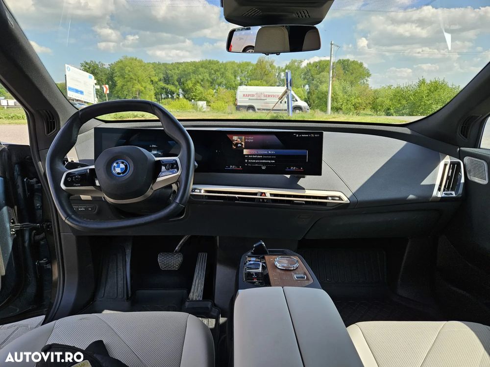 BMW iX xDrive50 - 9