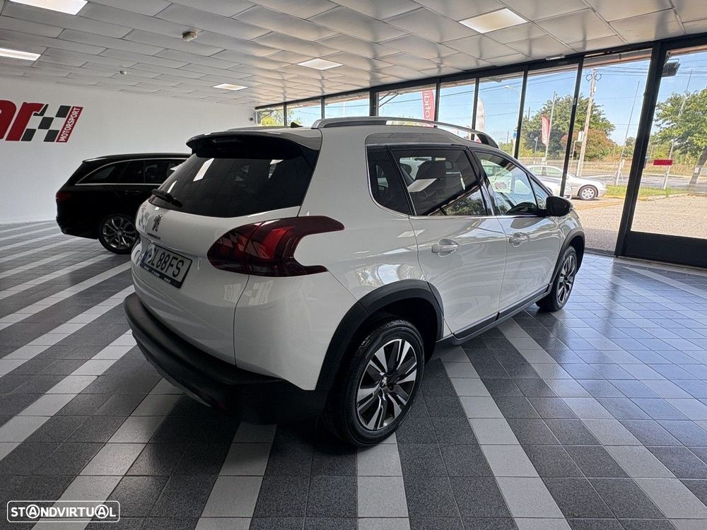 Peugeot 2008 1.2 PureTech Allure - 4