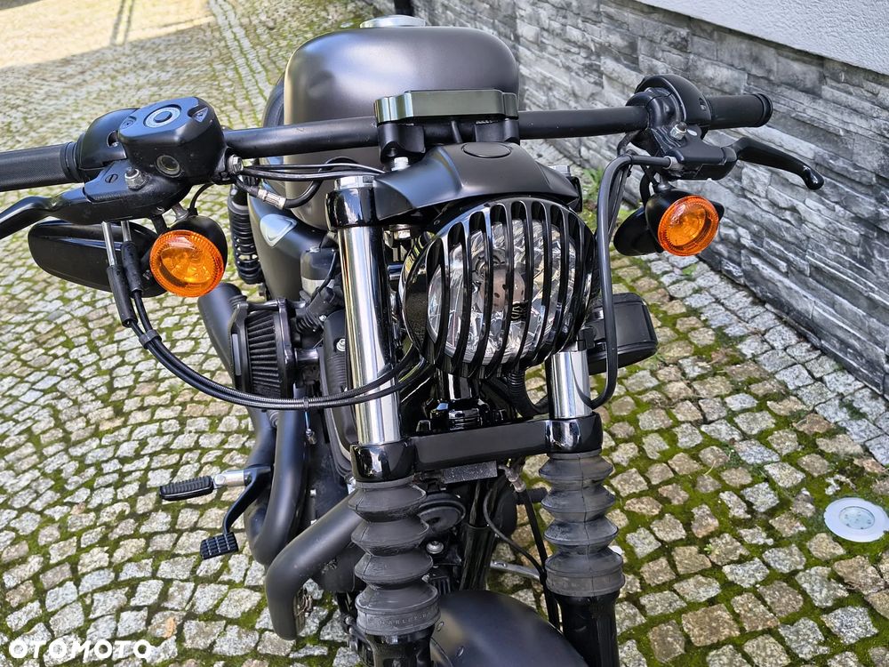 Harley-Davidson Sportster Custom 883C - 9