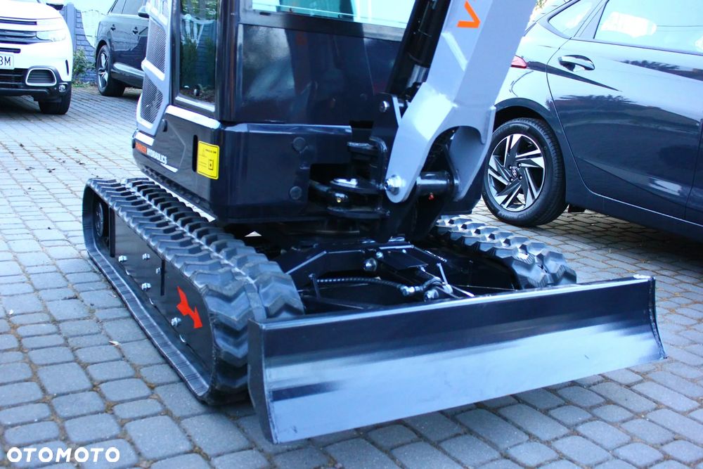 Inny VORQ V18 /KUBOTA /PARKER / 1.8T / KABINA /  ZESTAW ŁYŻEK / - 23