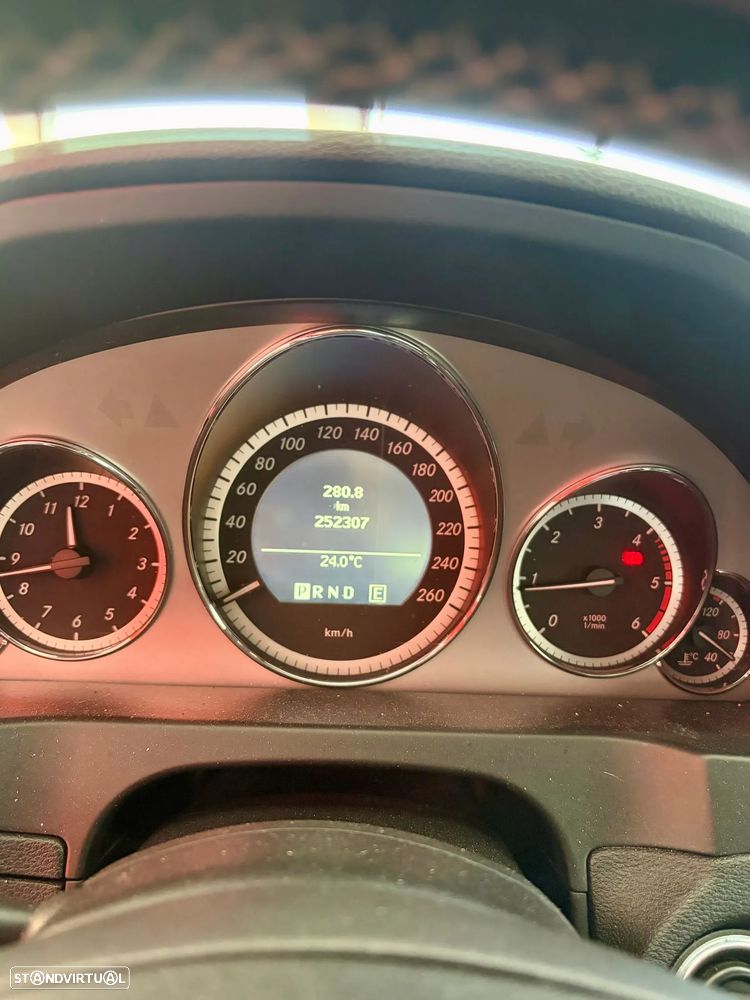 Mercedes-Benz E 250 CDi Elegance BlueEfficiency Auto - 11