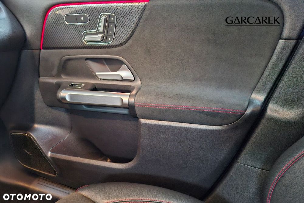 Mercedes-Benz GLB - 26