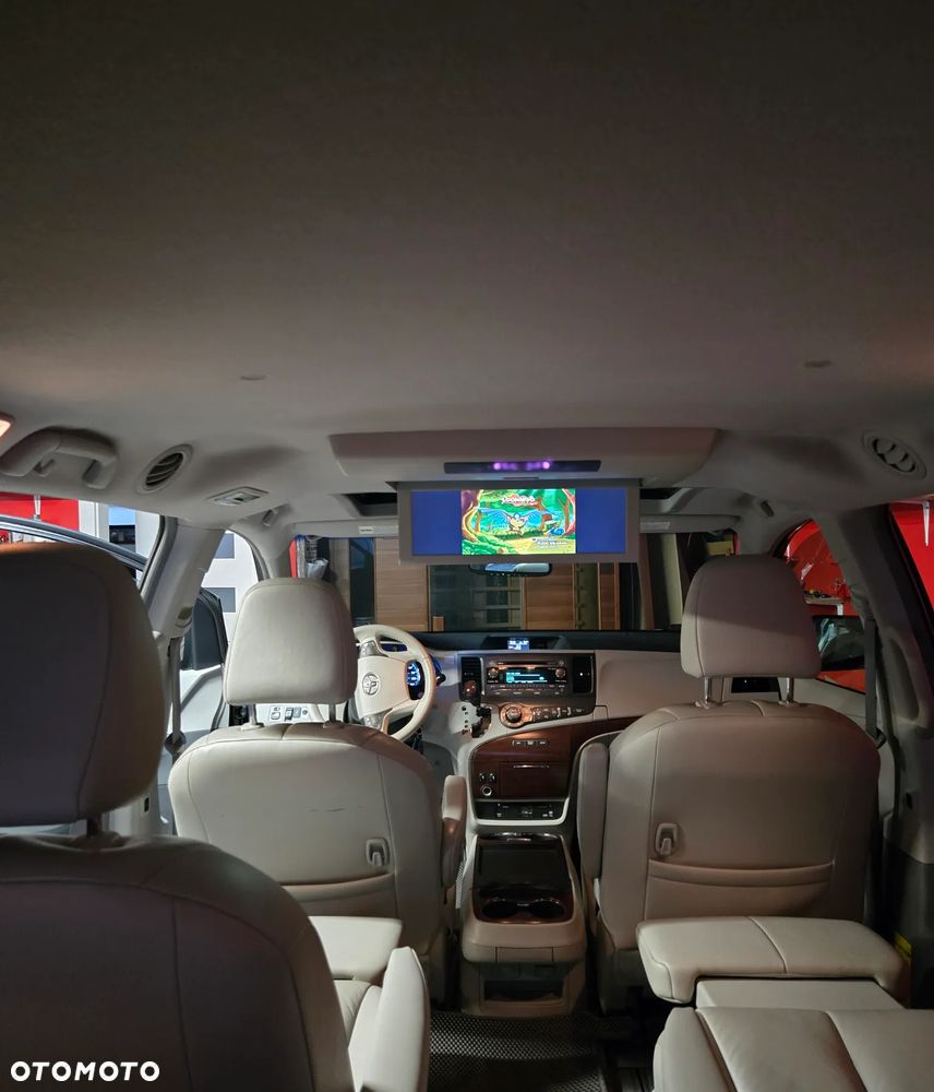 Toyota Sienna 3.5 XLE AWD - 16