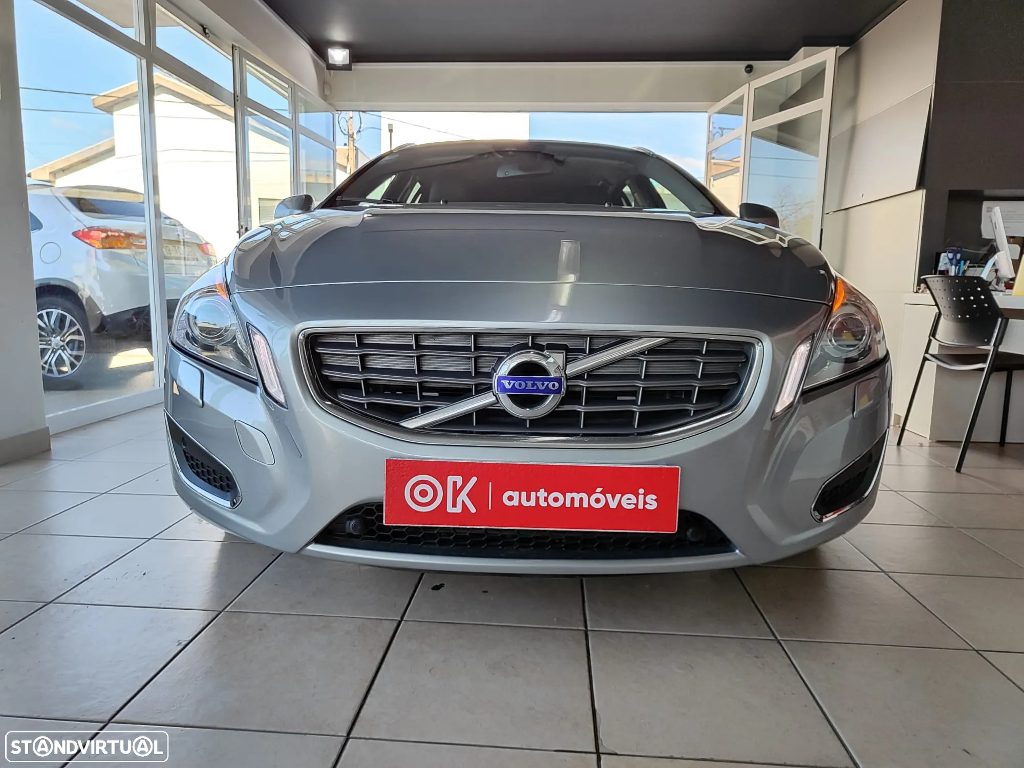 Volvo V60 D3 Geartronic Summum - 4
