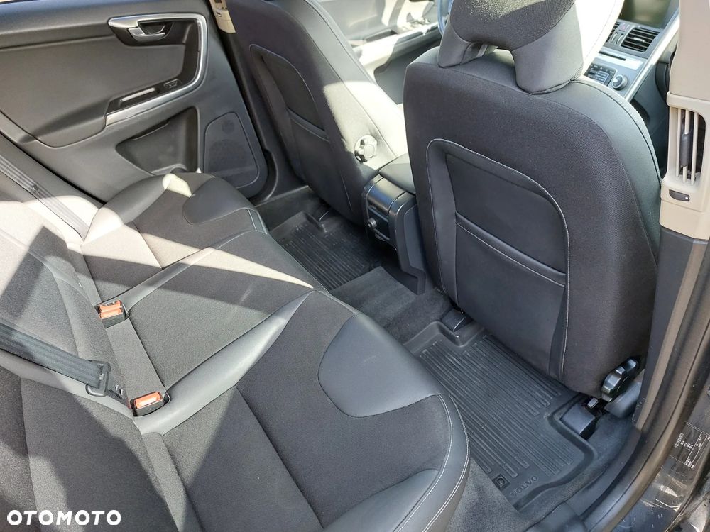 Volvo XC 60 D3 Momentum - 10