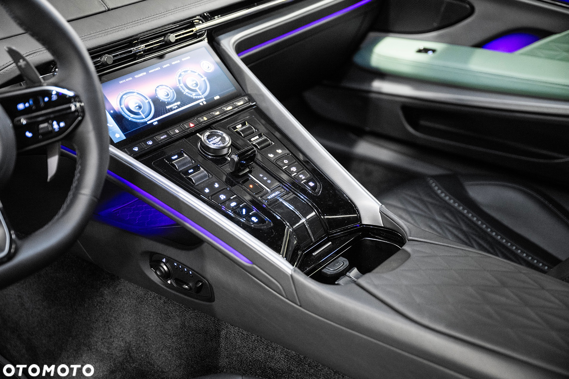 Aston Martin Inny - 12