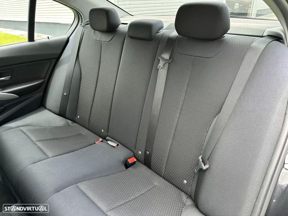 BMW 320 d EfficientDynamics Line Sport - 26