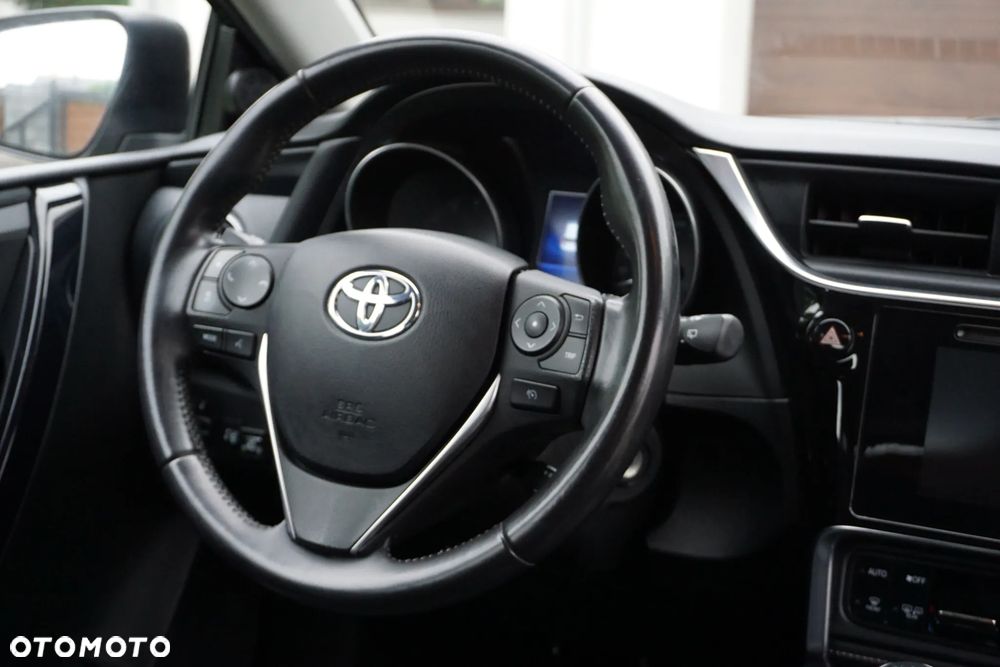 Toyota Auris 1.6 Prestige - 23