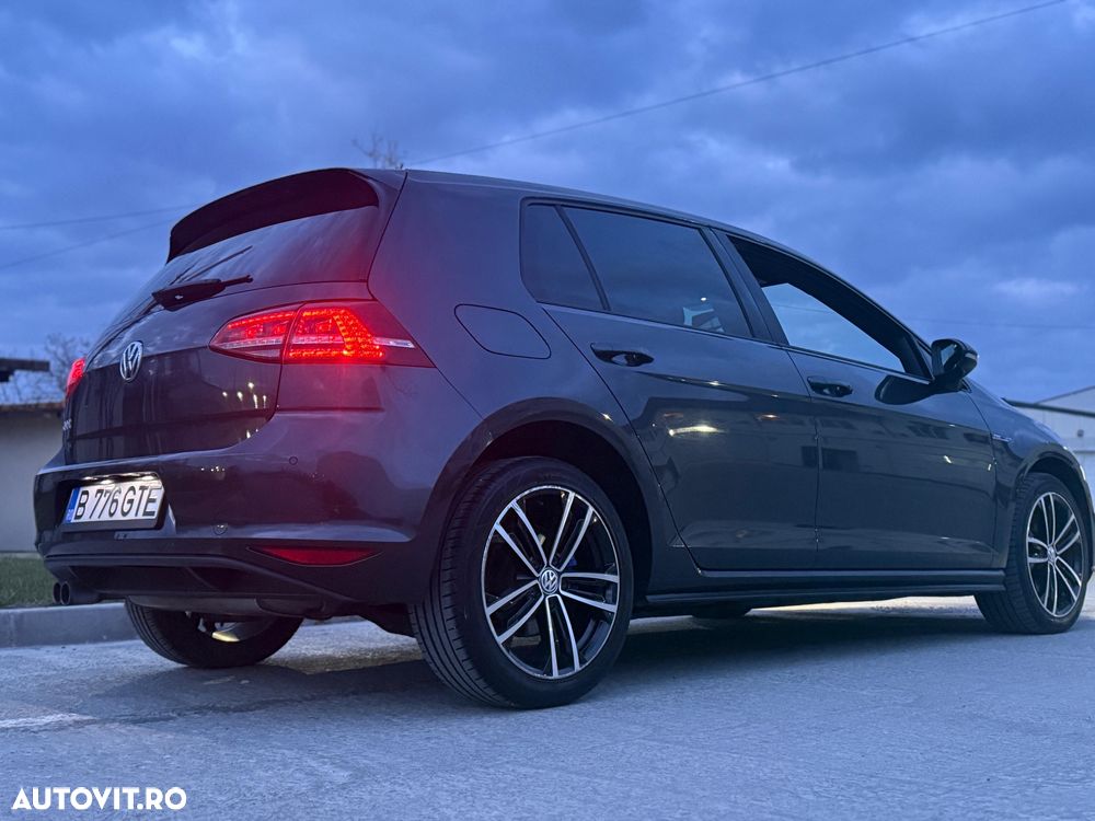 Volkswagen Golf - 28