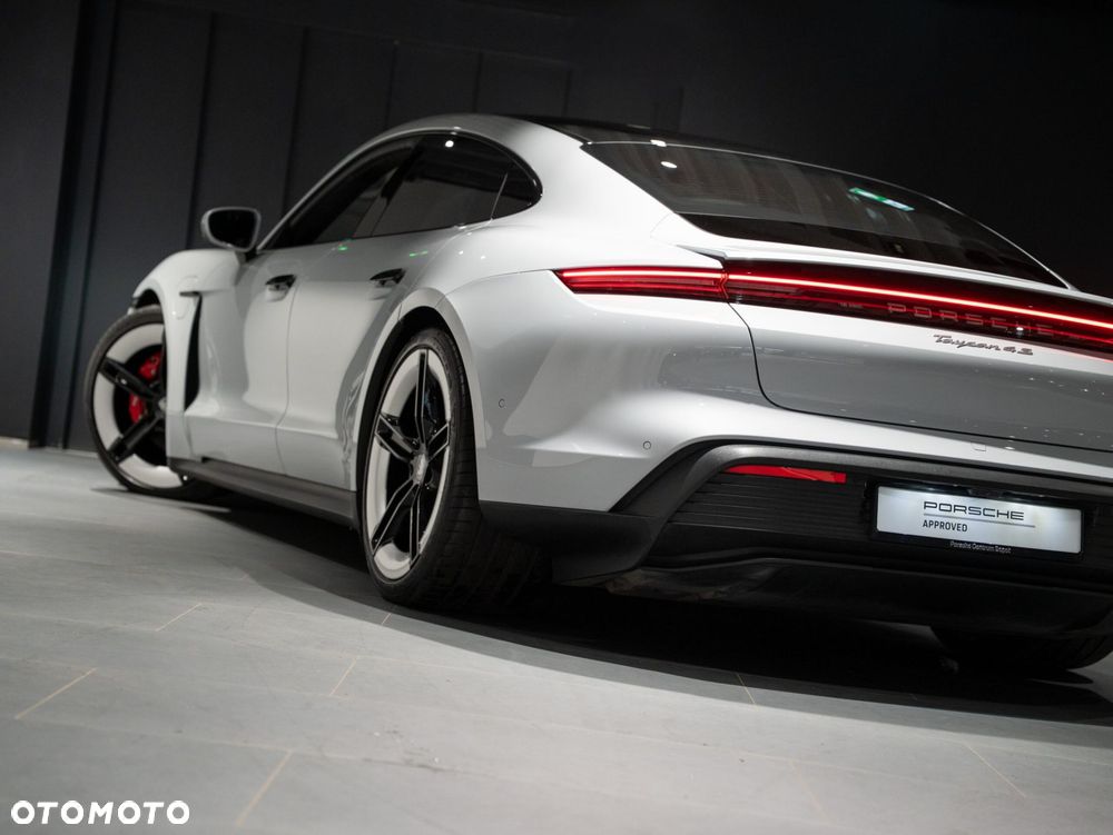 Porsche Taycan - 18