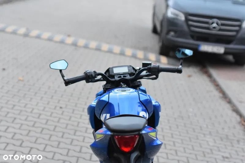 Suzuki GSX - 21