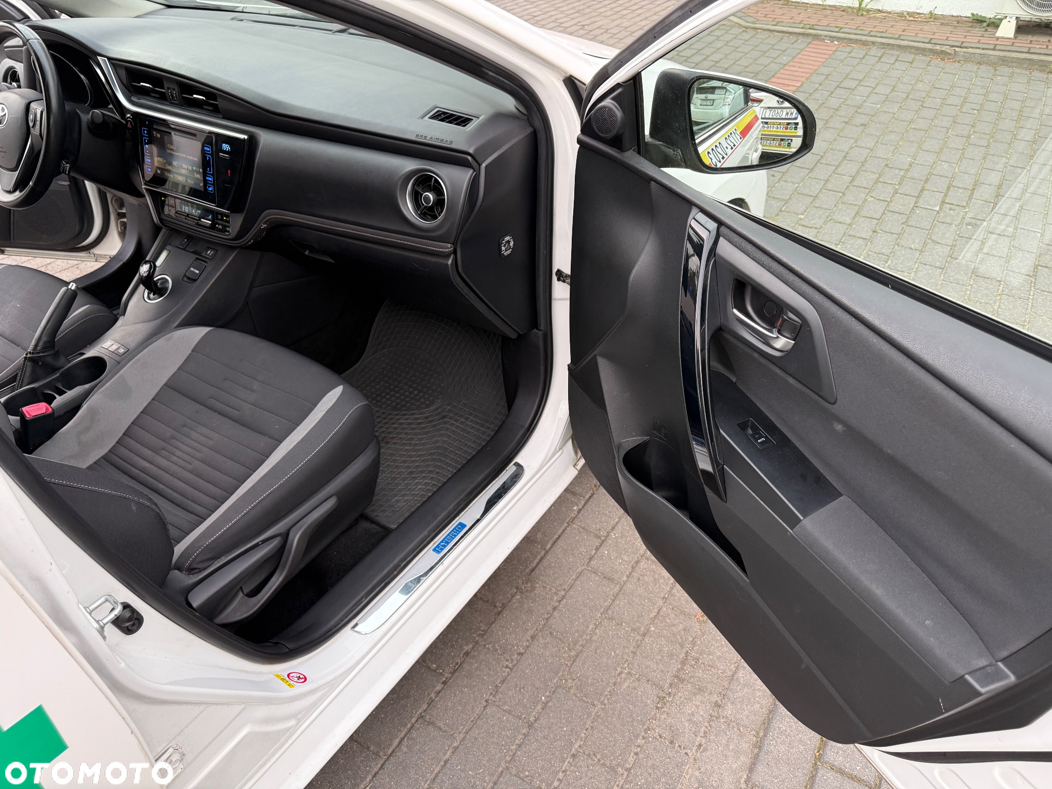 Toyota Auris Hybrid 135 Comfort - 23
