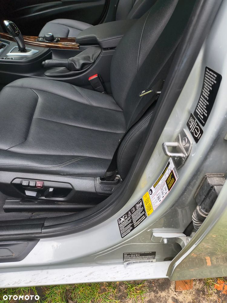 BMW Seria 3 328i xDrive Luxury Line - 12