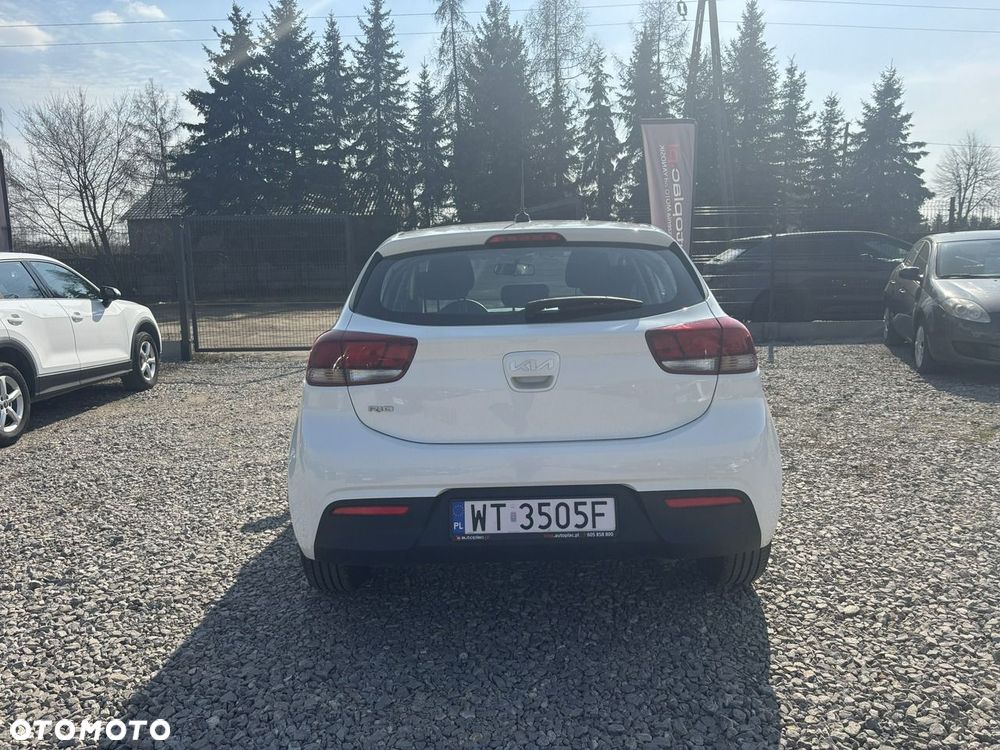 Kia Rio - 10