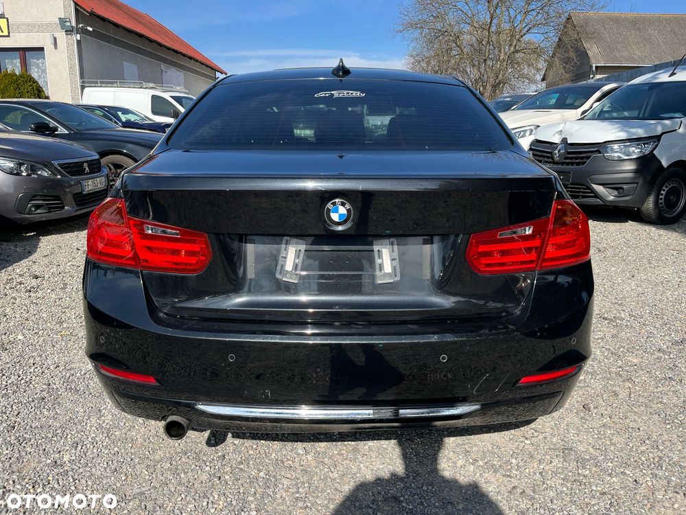 BMW Seria 3 318d xDrive M Sport - 9