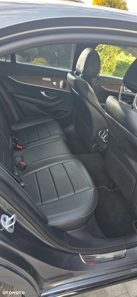 Mercedes-Benz Klasa E 220 d 4-Matic 9G-TRONIC - 2