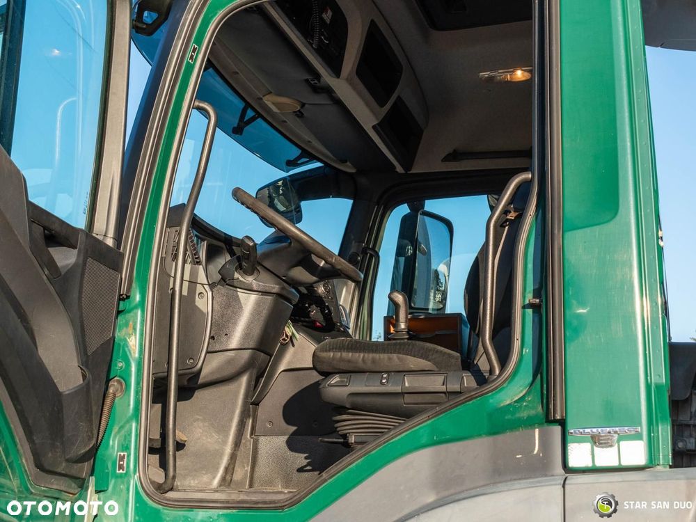 Mercedes-Benz AROCS 1830 4x4 chłodnia kamper - 15