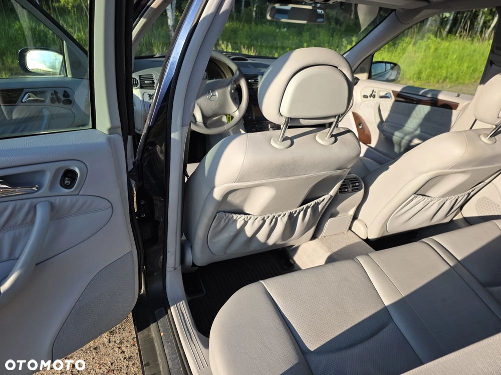 Mercedes-Benz Klasa C 320 4Matic Avantgarde Sport Edition - 35