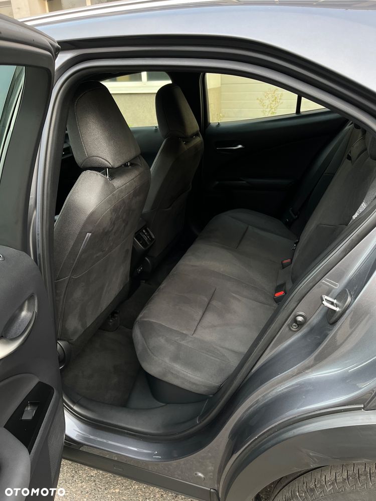 Lexus UX - 8