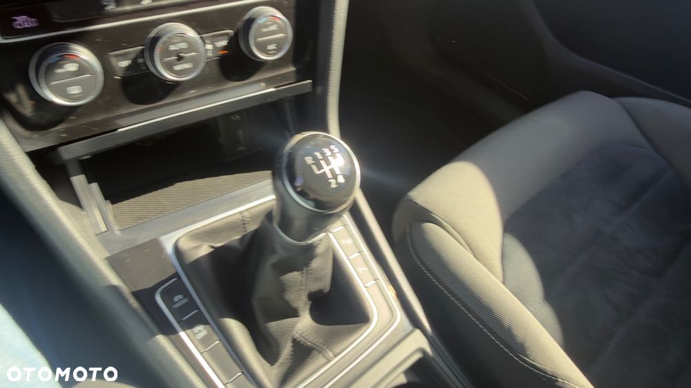 Volkswagen Golf - 29