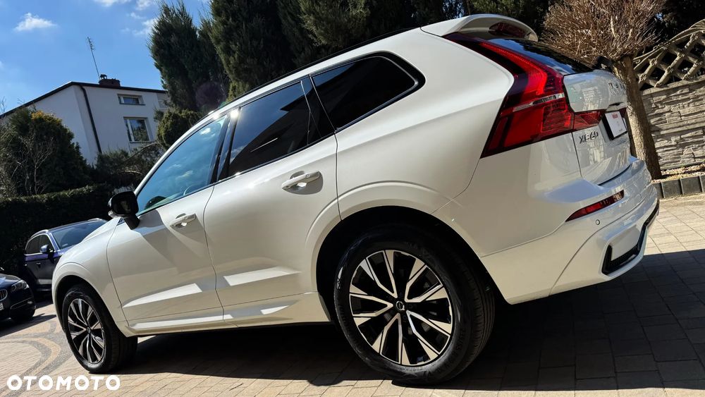 Volvo XC 60 B4 D AWD Plus Dark - 4