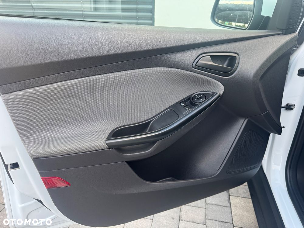 Ford Focus 1.0 EcoBoost Ambiente - 14