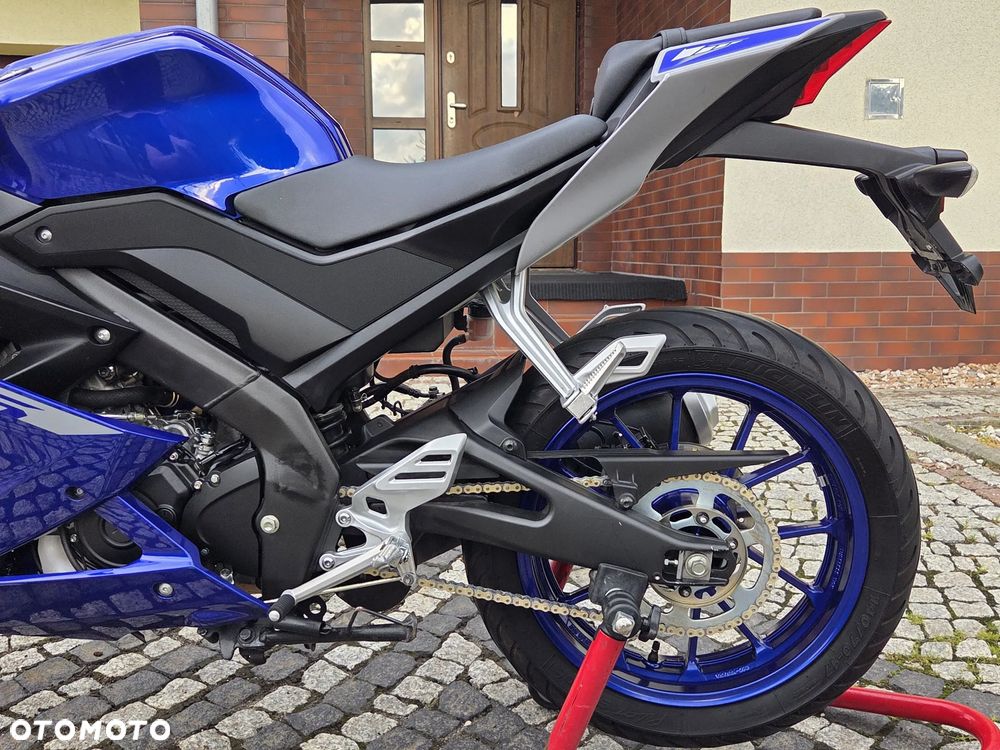 Yamaha YZF - 8