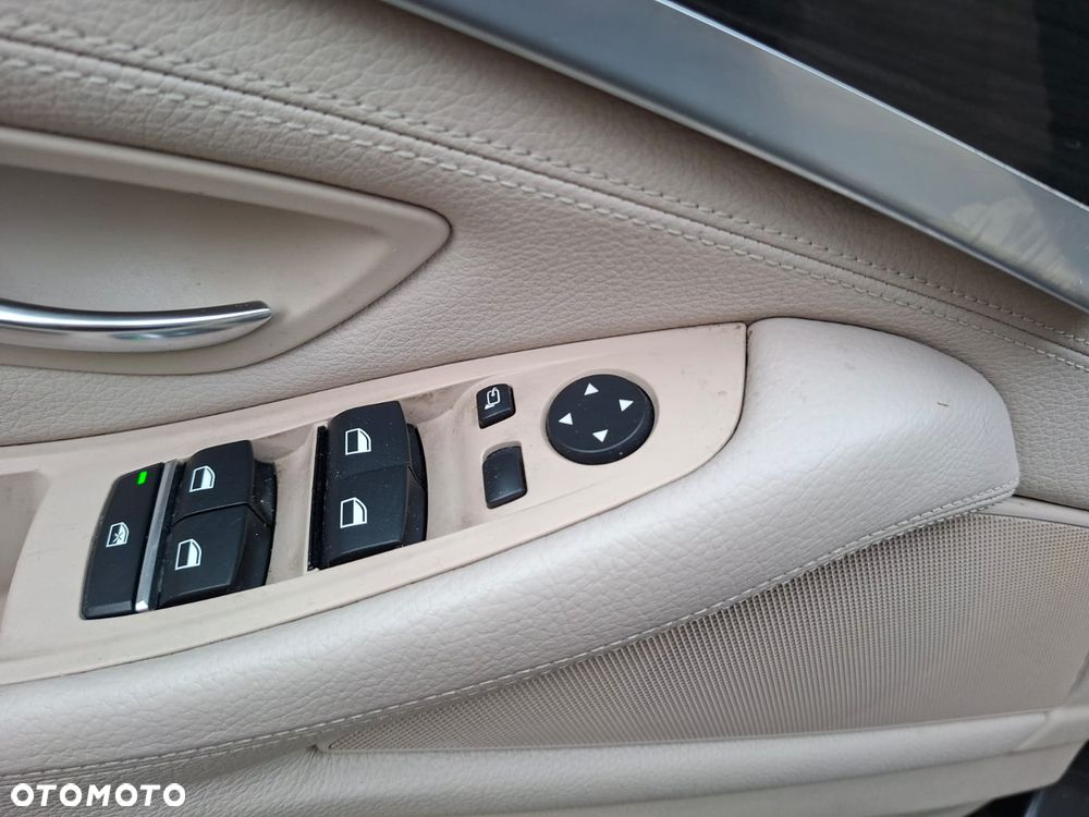 BMW Seria 5 525d - 19