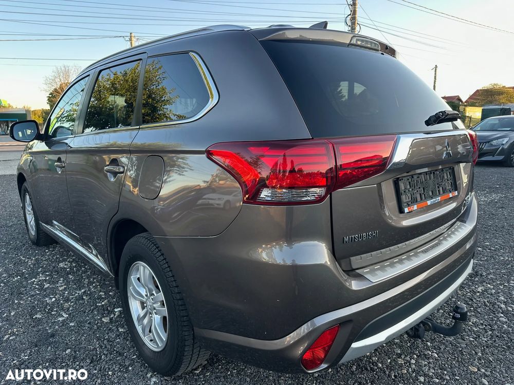Mitsubishi Outlander 2.0 4WD Plug-In Hybrid Top - 6