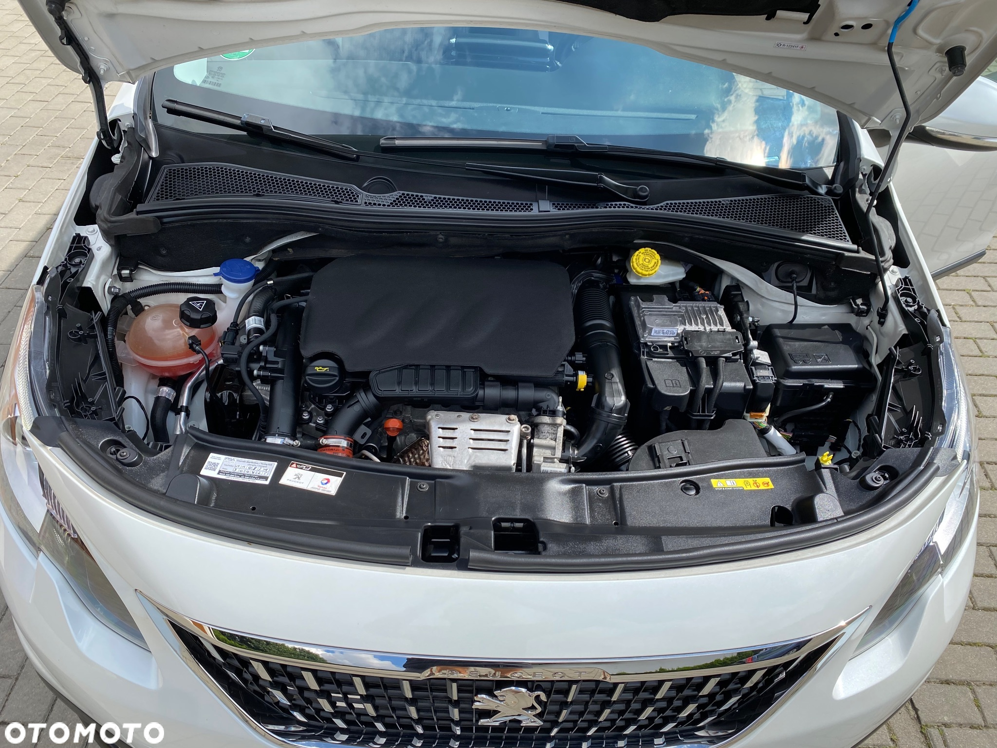 Peugeot 2008 1.2 Pure Tech Allure S&S - 17
