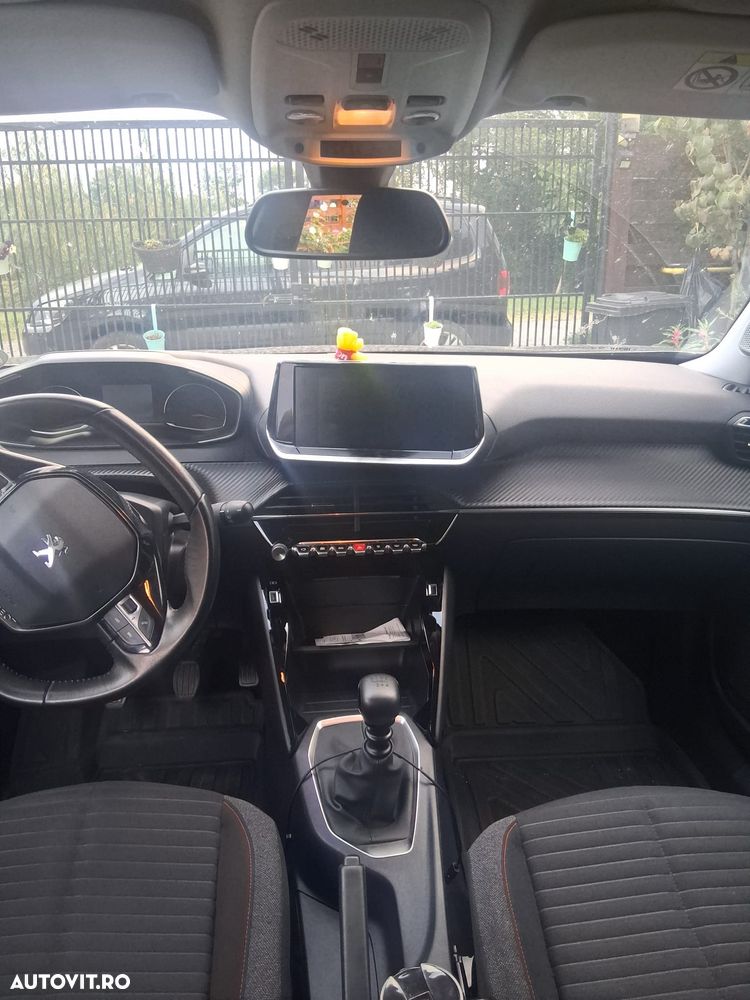 Peugeot 2008 1.2 L PureTech STT Allure - 8