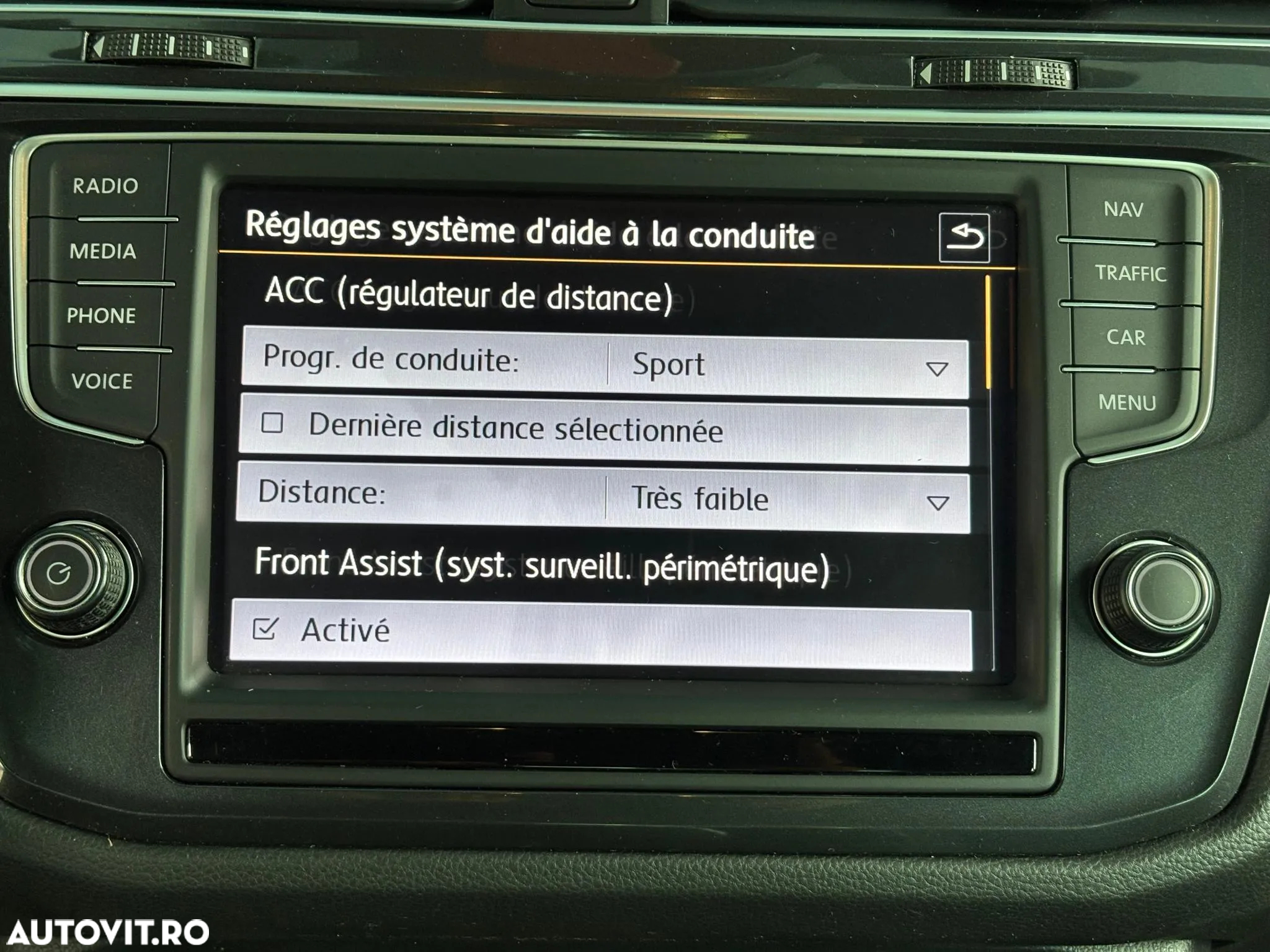 Volkswagen Tiguan - 12