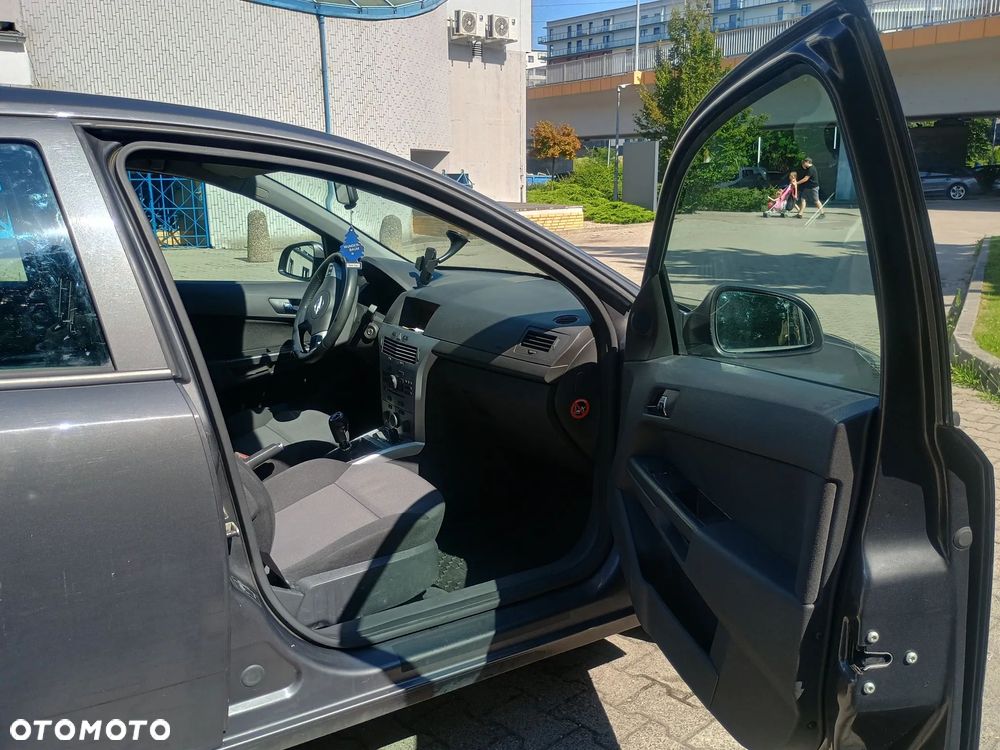 Opel Astra 1.6 Essentia - 10